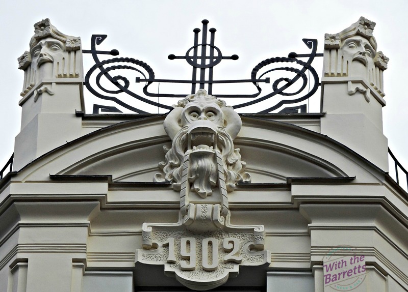 1902 Ape Face