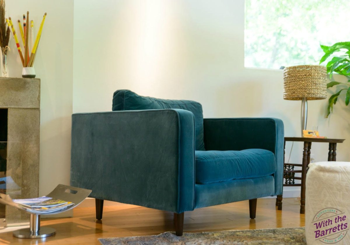Article Chair plus side table