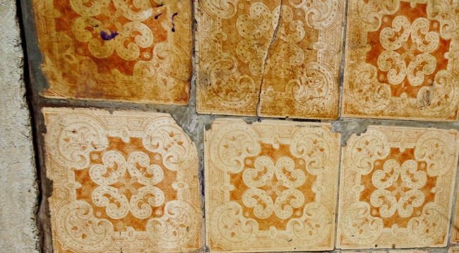 Antique ocher tiles 